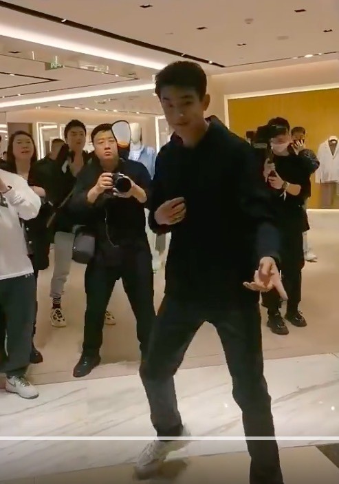 林更新握手宠溺杀太绝了 狠狠crush了 ！ 