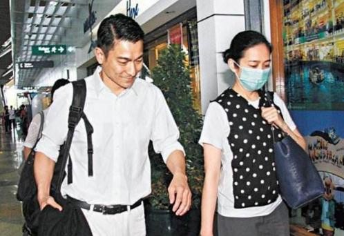 刘德华52岁老婆疑似怀孕，并称确实费力，网友：终于如愿了！
