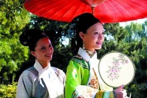 《甄嬛传》中扮演槿汐（左）。