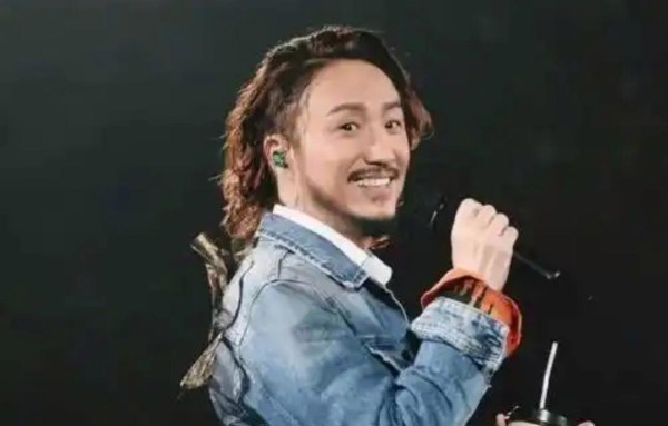 “歌神”接班人郑中基，不好好唱歌为何转行影视