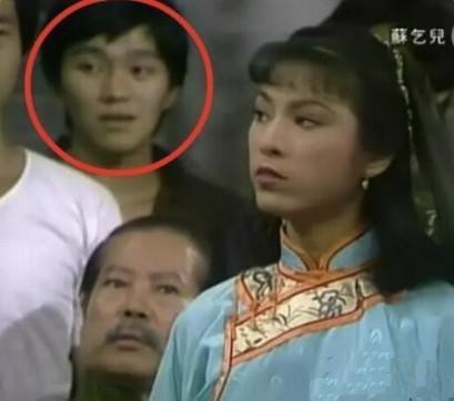 不跑龙套难成巨星，看看巨星们当年的龙套模样