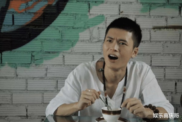 他是参加综艺而出道，如今演唱歌曲十分动听，粉丝量越来越多