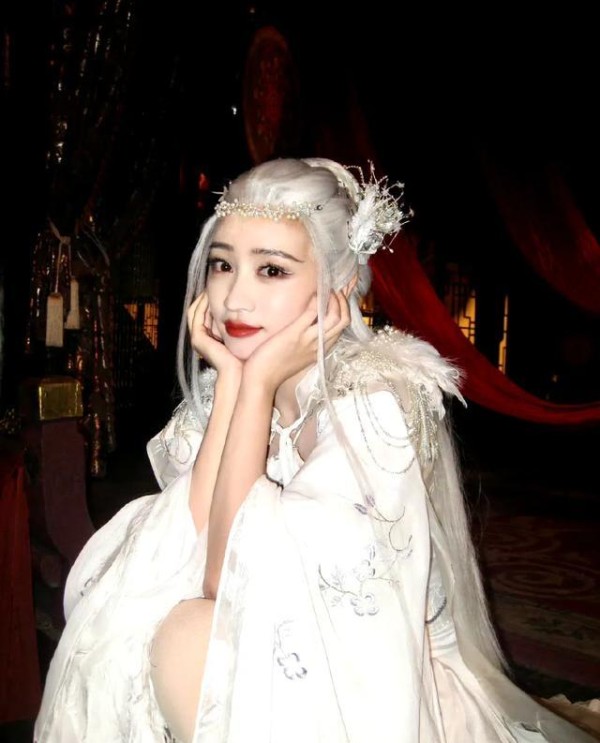 六位女星解约退团，健康崩溃与巨额违约金背后的震撼故事