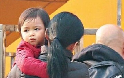 刘德华老婆朱丽倩图片 老婆怀二胎了吗