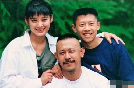 探索明星成名背后的故事，星光之路的艰辛与辉煌