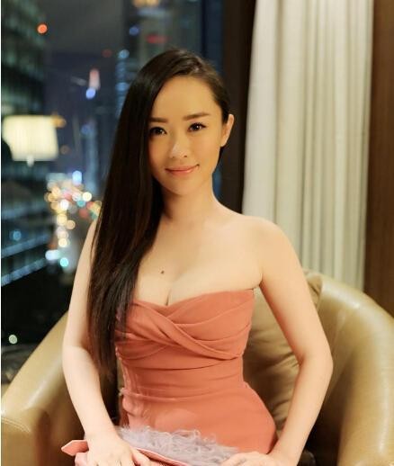 娱乐圈胸部最美的七位女星：柳岩垫底，杨幂这张最尴尬！