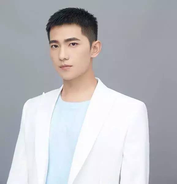 林更新晒健身照，“九亿少女的梦”也扛不住要转型了？