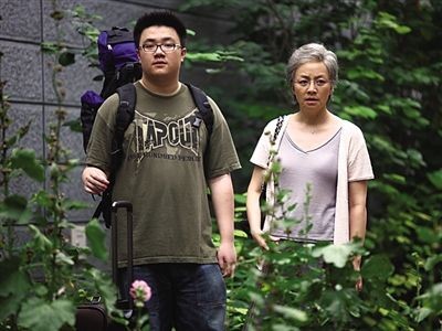 星爸星妈护航加盯梢