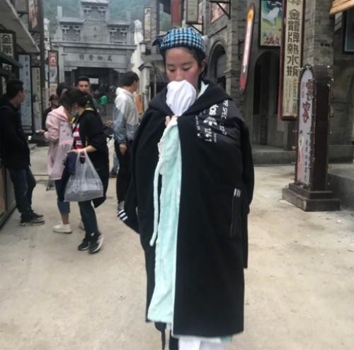 刘亦菲拍完水戏后依旧美貌惊人，虽然全身狼狈却还是神仙姐姐模样