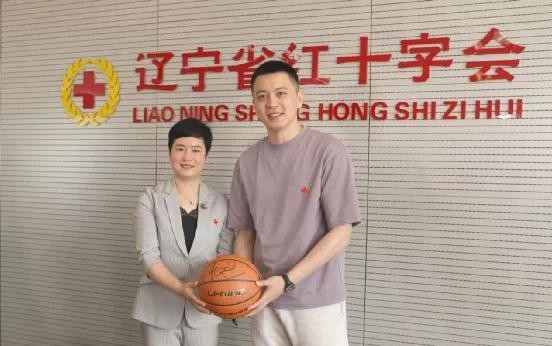 正能量！杨鸣任大使，开设基金，6年募集500多万元，救助400多人
