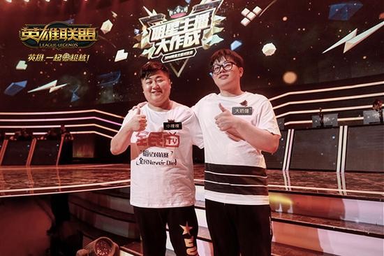 全民TV小裸裸与熊猫TV大奶强友好合影
