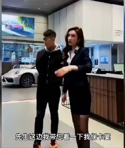 卡宴的后备箱门不是电动的吗？