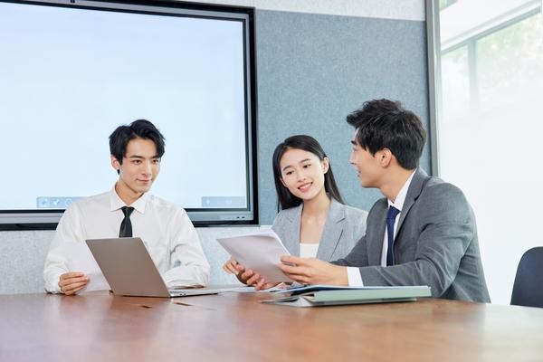 构建和谐公关团队：员工关系在塑造公司形象中的重要性图1