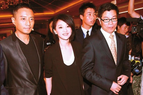 华谊兄弟艺人出席赈灾晚会张靓颖黄晓明缺席