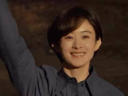 赵丽颖《造城者》杀青,短发造型李秋萍镇长引期待