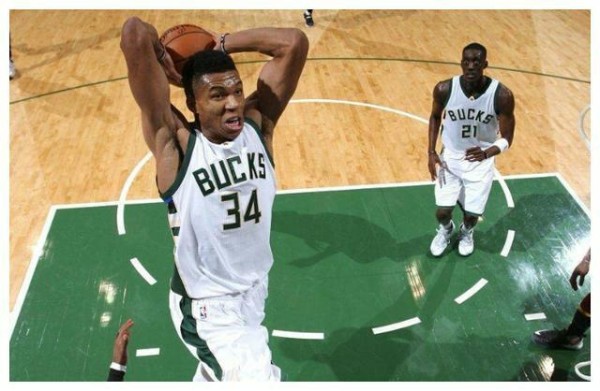 NBA最佳阵容出炉，勇士队没有第一阵，他俩是否被高估
