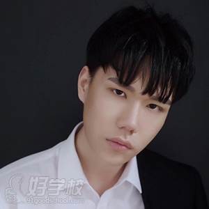 龙屹杰