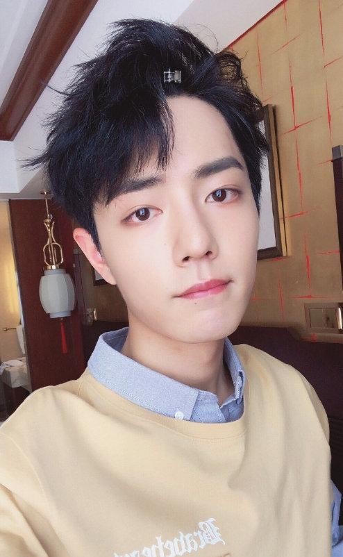 肖战被私生饭摸手，明星私生活面对这样的“骚扰”只能默默承受？