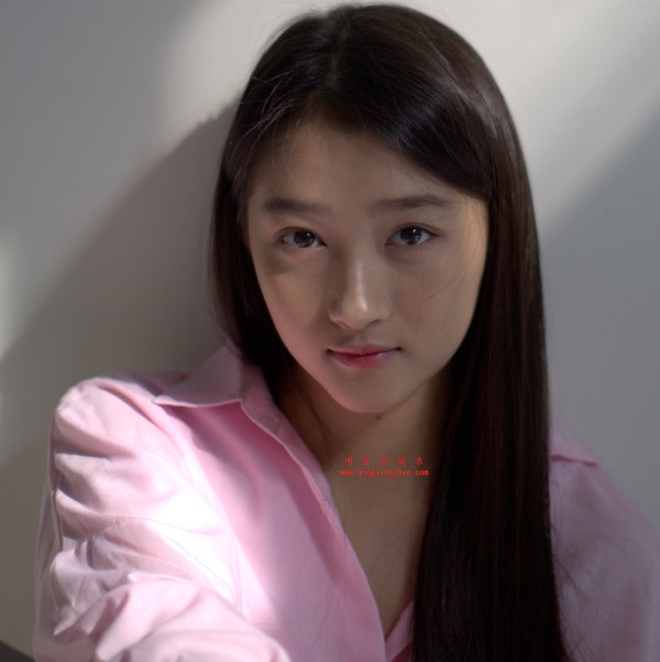 关晓彤某写真拍摄现场花絮照片，单张30M左右，放大可看清肌肤纹理，高清4K分辨率原图无修生图下载（至尊）