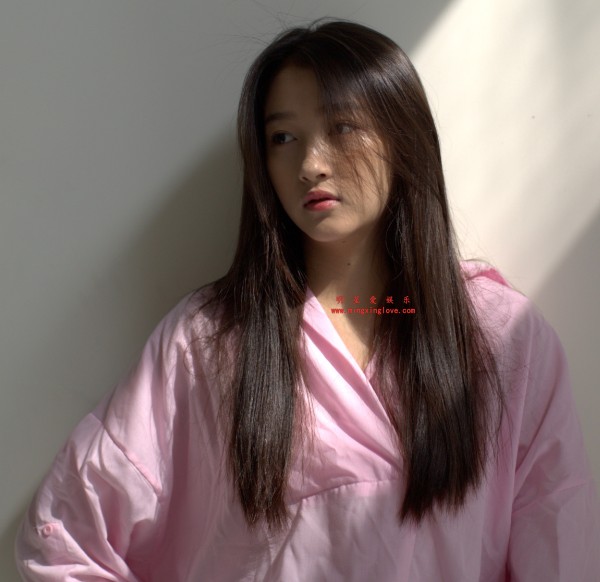 关晓彤某写真拍摄现场花絮照片，单张30M左右，放大可看清肌肤纹理，高清4K分辨率原图无修生图下载（至尊）