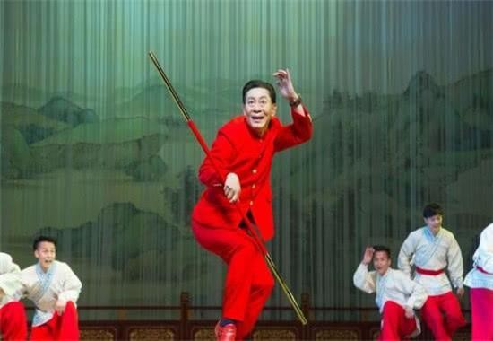 将一个影视角色演成经典的四位明星，任何翻拍都无法超越，致敬