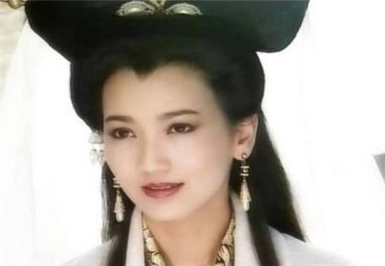 将一个影视角色演成经典的四位明星，任何翻拍都无法超越，致敬