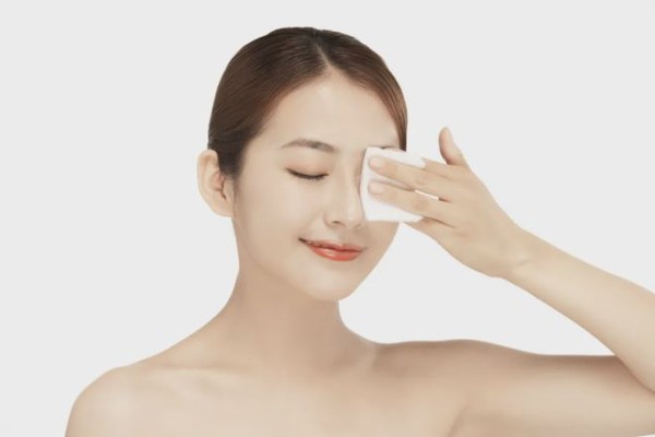 怎样卸妆能干净不残留？这些快速卸妆技巧学起来！