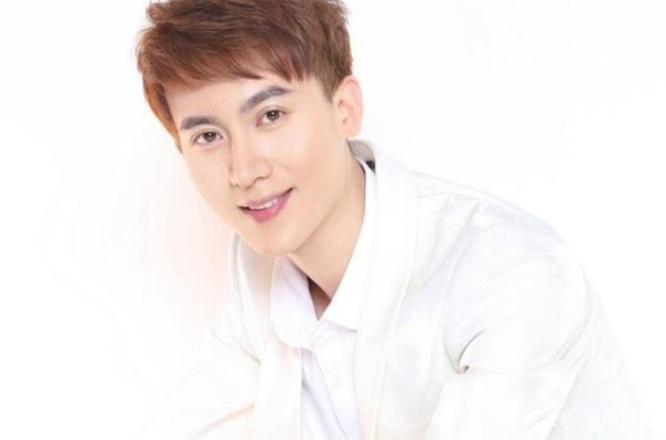 如何看待影视剧一线人气明星给不如自己的演员做配角？