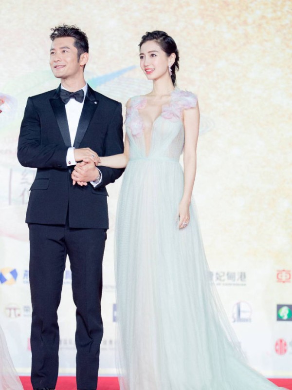 当季流行穿什么？看看明星怎么选婚纱！ 第3张