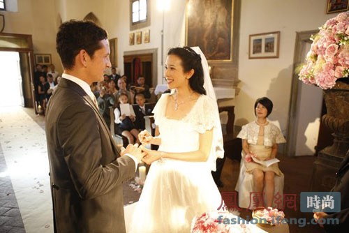 女星结婚穿大牌 揭秘最受欢迎的奢华婚鞋
