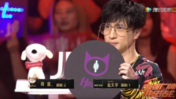 把票投给赫兹后，薛之谦看赵天宇的笑容都是挤出来的