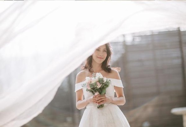又一对体坛情侣结婚了！男才女貌幸福甜蜜，大冬天的撒狗粮！