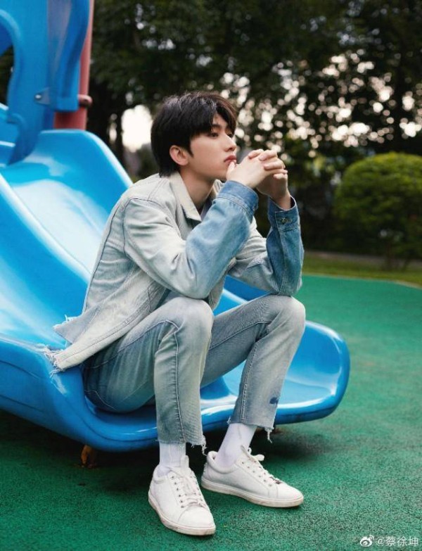 招黑的<a style='color:#f10404;' href='https://www.mingxing.cc/tags-4139.html ' target='_blank'>蔡徐坤</a><strong></p> <p><a style='color:#f10404;' href='https://www.mingxing.cc/tags-4139.html ' target='_blank'>蔡徐坤</a></strong>，是如何一步步蜕变为综艺新秀的？