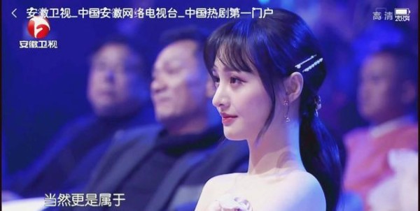 郑爽压力挺大的？爆父母曾期盼过高，还好她如今是当红明星