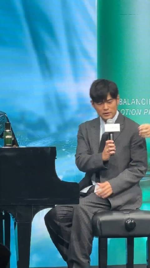 我伦这个状态在杰伦模仿大赛真进不了前三 ,不开玩笑