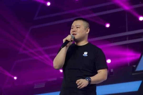 盘点父母去世伤心欲绝的八大明星，你最心疼谁？