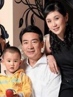 盘点娱乐圈里比岳父母还大的10大男星: 最后一位真心让人佩服