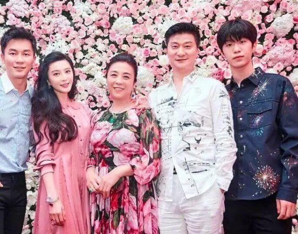 娱乐圈让人出人意料的7对亲兄弟，最后三兄弟三个姓