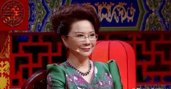 27 年春晚明星，37 年隐子背后的母爱传奇