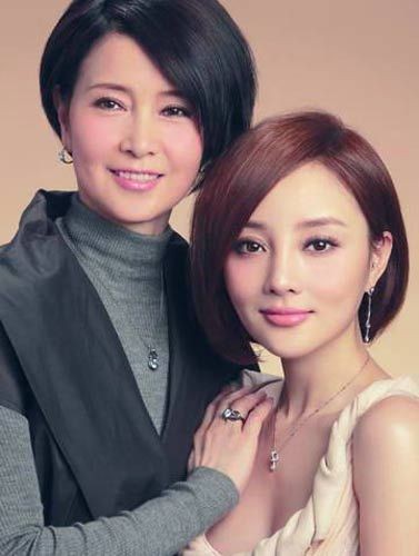 李小璐的妈妈张伟欣