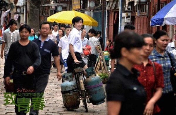 张杰跟他比直接就输在起跑线上，如今彻底跌出一线被远远甩在身后