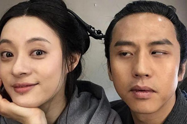 孙俪晒女儿的画作，还让各宫娘娘都为其签名，已经赢在了起跑线