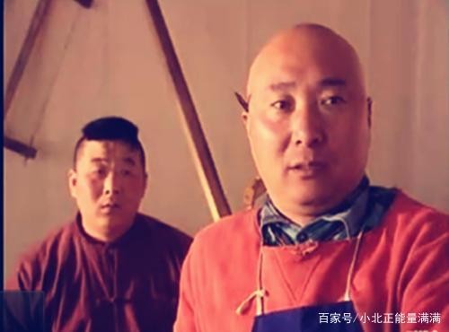 他曾被誉为“喜剧天才”，多次吸毒被捕，最终在家中暴毙身亡