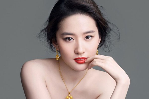 刘亦菲代言游戏 不知道为什么别人特别喜欢黑她
