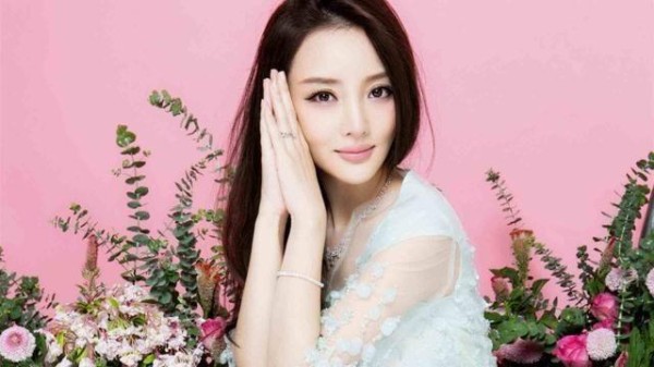 沉迷整容难以自拔的女星，李小璐第八，郑爽第二，张檬排第几？