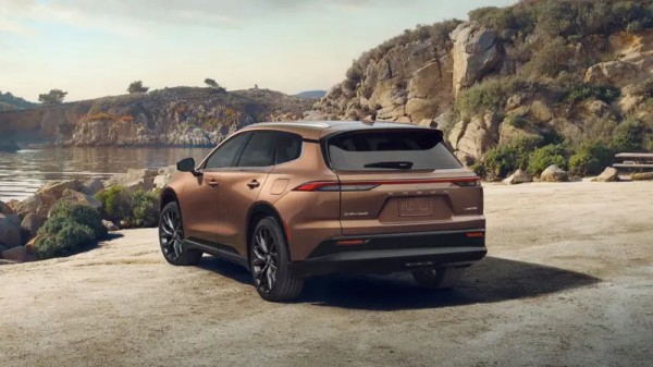https://tmna.aemassets.toyota.com/is/image/toyota/toyota/vehicles/2025/crownsignia/gallery/CRS_MY25_0011_V001.png?wid=2000&fmt=jpg&fit=crop