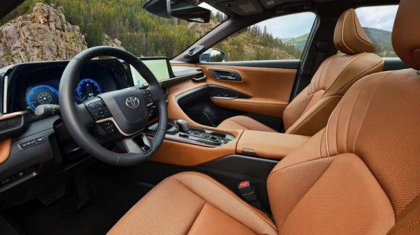 https://tmna.aemassets.toyota.com/is/image/toyota/toyota/vehicles/2025/crownsignia/gallery/CRS_MY25_0008_V001.png?wid=2000&fmt=jpg&fit=crop