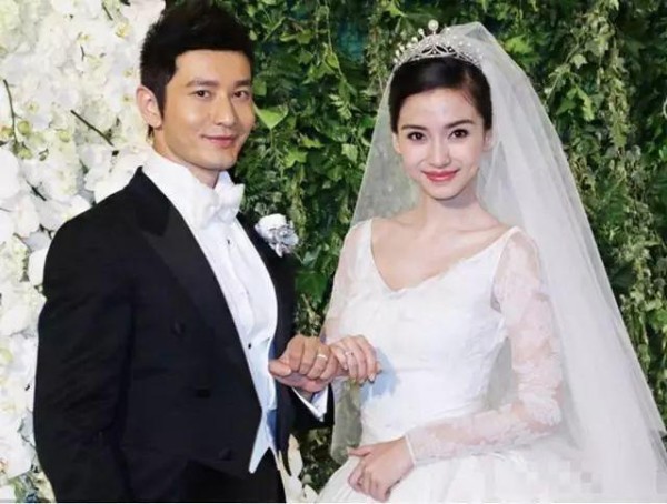 盘点娱乐圈明星婚礼上的尴尬小环节: 教主黄晓明差点错过吉时
