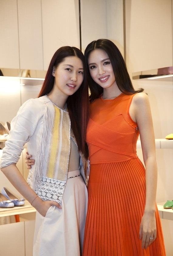 她曾是《时尚芭莎》资深创意总监，如今沦为“土豪”造型辣眼睛