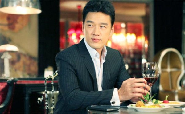 娱乐圈中最“贵气”男演员，拍戏自己带服饰，天生演不了穷人角色